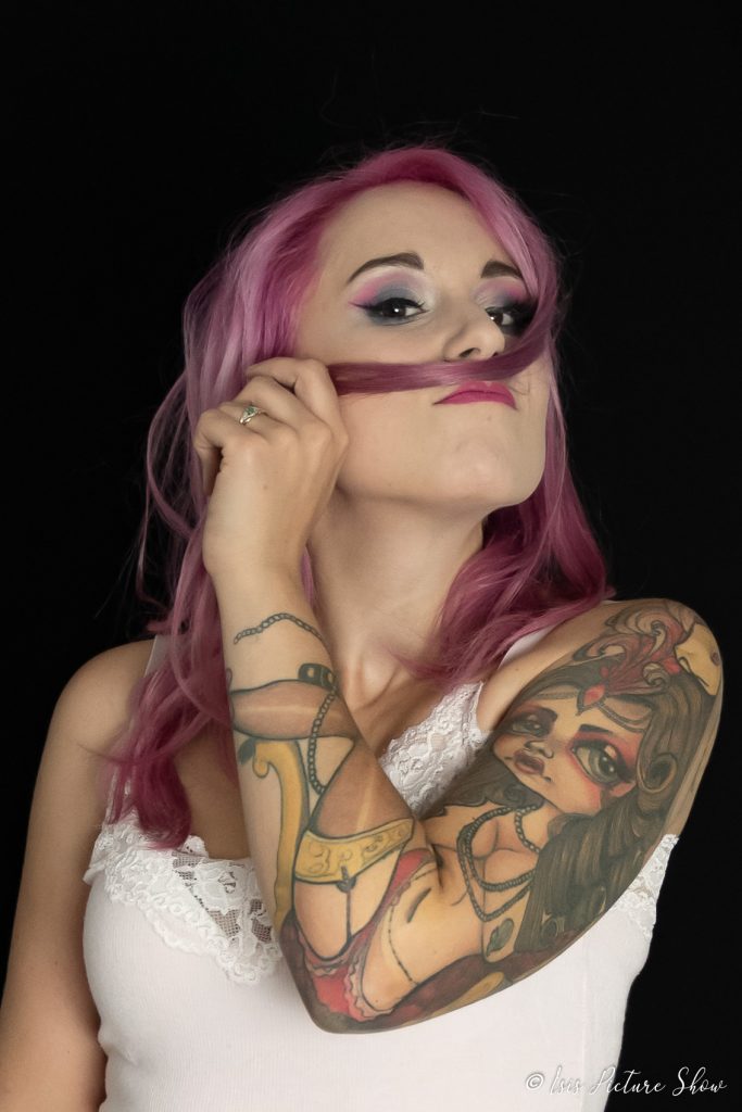 Lou studio lit plume vierge©Isis Picture Show-91