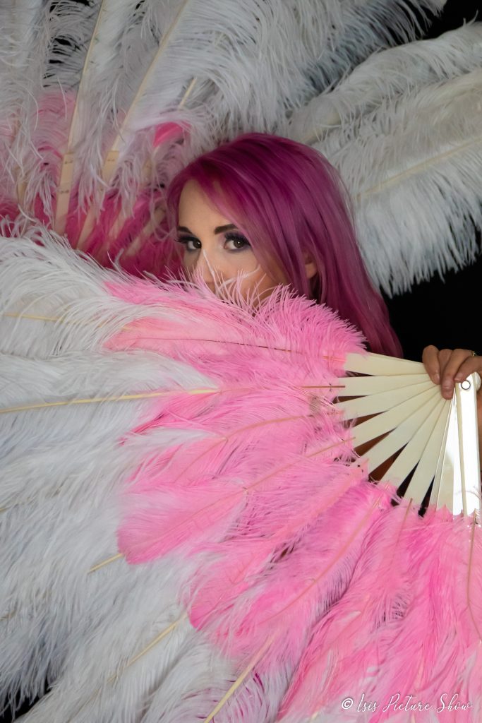 Lou studio lit plume vierge©Isis Picture Show-56